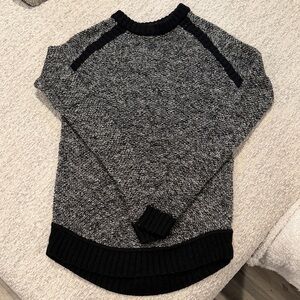 Lululemon Women's Black and Gray Sweater